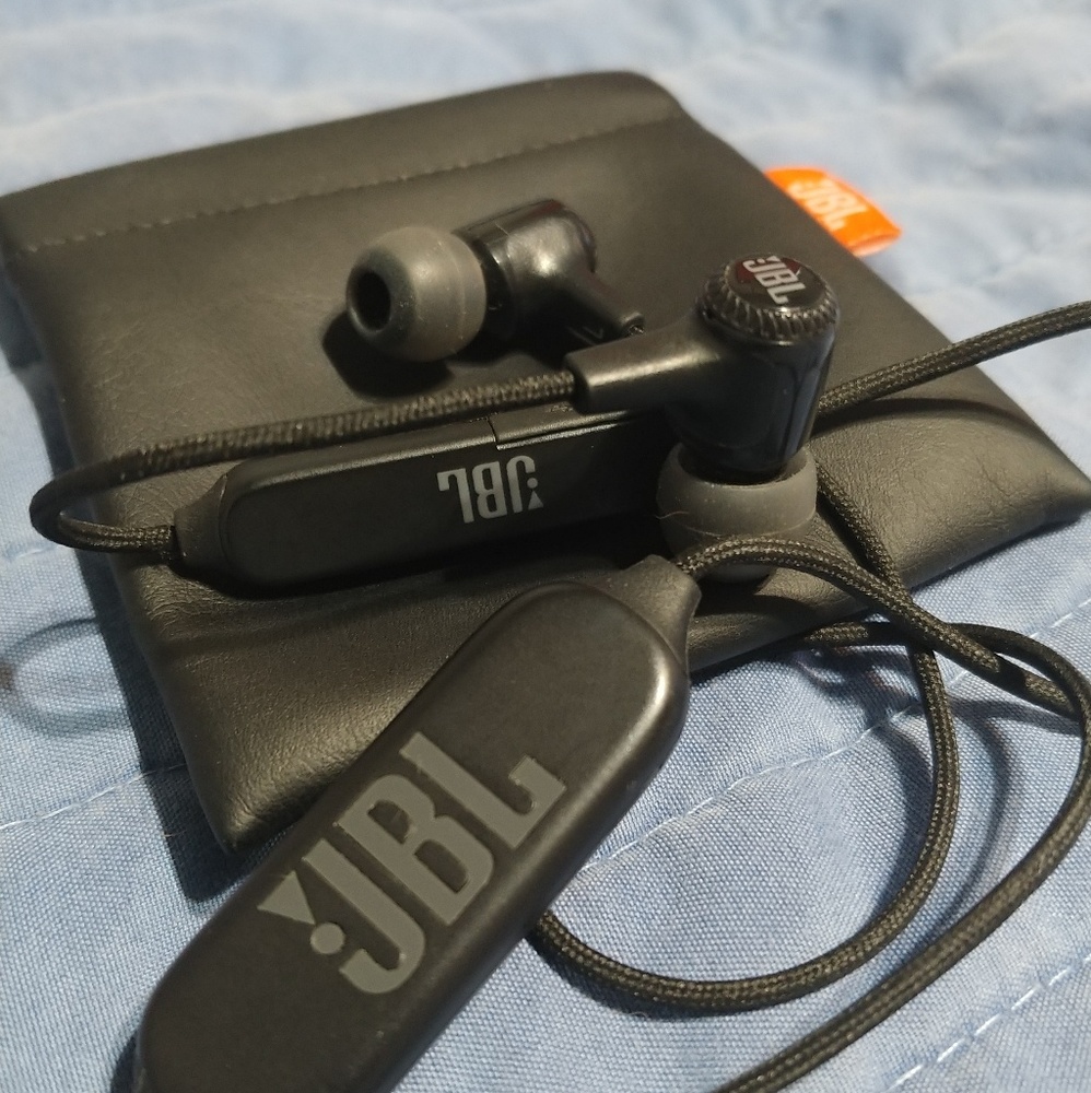 JBL Wireless headphones